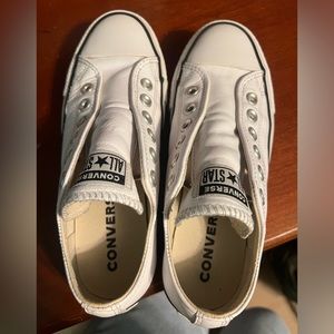 Women’s converse. Or men’s size 4